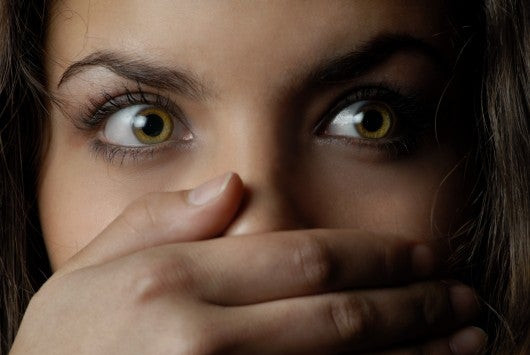 Εφιαλτικές στιγμές για μια νεαρή κοπέλα στον Τύρναβο: «Μου έσκισε το εσώρουχο και με έριξε κάτω»!